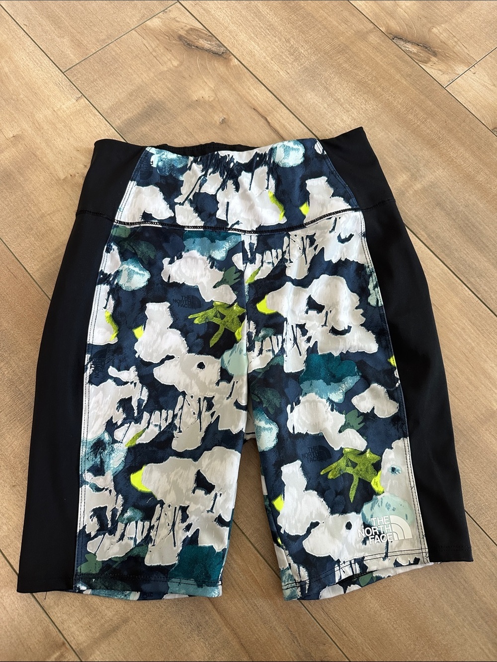 The North Face Never Stop Bike Shorts Flash Dry Blue Floral Girls Sz XL 14/16